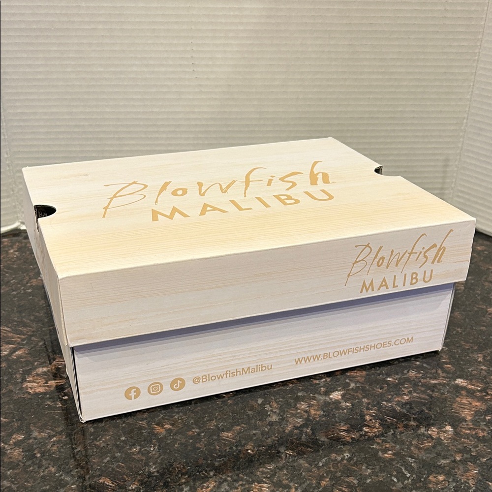 Size 7 Blowfish Malibu Empty Shoe Box - Light Wood Tone